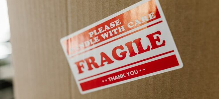 Cardboard box with the label saying fragile.