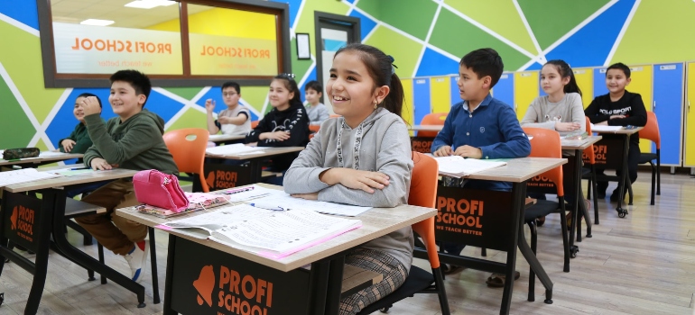 Top East Coast cities for families - kids sitting in a classroom.