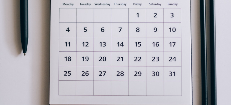 A calendar that you can use to determin the cost of hiring NYC movers