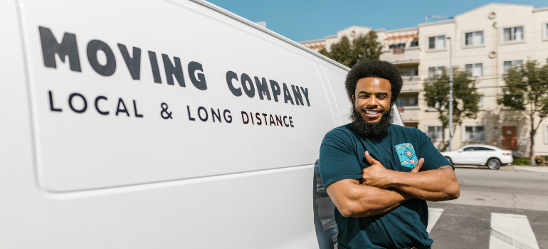 Moving company can help you with the question: "When should i start getting moving quotes?