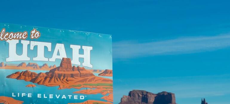 The welcome sign to the state of Utah