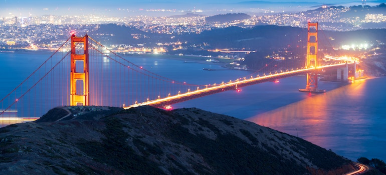 Golden Gate Bridge - 5 reasons why people are moving from Los Angeles to San Francisco.
