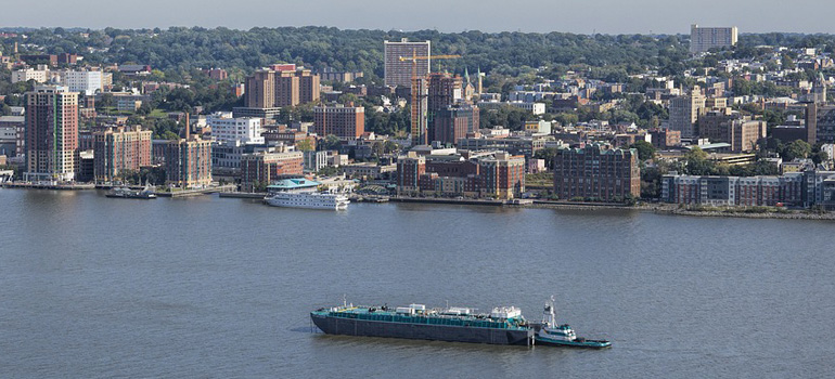 Hudson River next to Yonkers, one of the best cities in New York for millennials