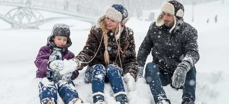Family enjoying winter in best snowy US cities.